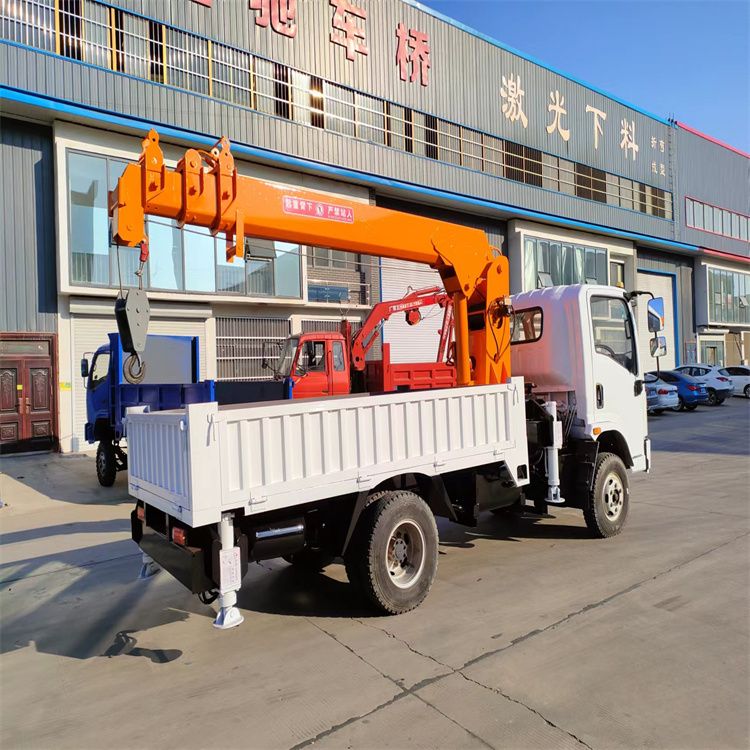 任丘市三轮随车吊定制 农用改装机自备吊中瑞长期出售